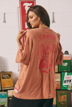 Load image into Gallery viewer, THE RACING BADGES TEE - MOCHA
