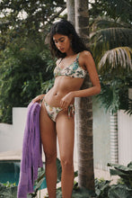 Load image into Gallery viewer, MONTE & LOU CATALINA SCOOP CROP