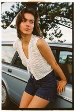 Load image into Gallery viewer, SEASHELL KNIT VEST