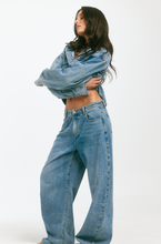 Load image into Gallery viewer, SABBI BARREL LEG JEANS