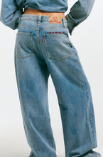 Load image into Gallery viewer, SABBI BARREL LEG JEANS