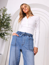 Load image into Gallery viewer, MONACO LEO BARREL JEANS - LIGHT BLUE