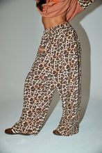 Load image into Gallery viewer, KING KINDNESS WIDE LEG SWEAT PANTS
