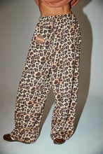 Load image into Gallery viewer, KING KINDNESS WIDE LEG SWEAT PANTS
