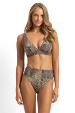 Load image into Gallery viewer, SUNSEEKER EVERGLADE MID RISE PANT
