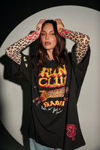 Load image into Gallery viewer, RUN CLUB TEE - BLACK
