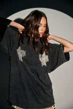 Load image into Gallery viewer, SPARKLE TITEE TEE - BLACK
