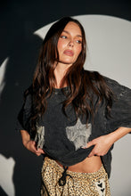 Load image into Gallery viewer, SPARKLE TITEE TEE - BLACK
