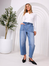 Load image into Gallery viewer, MONACO LEO BARREL JEANS - LIGHT BLUE

